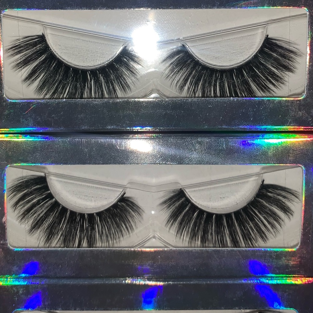 Eyelashes - Picture 2 of 3